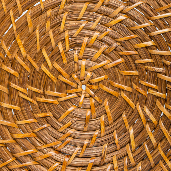ROUND RATTAN CHARGER